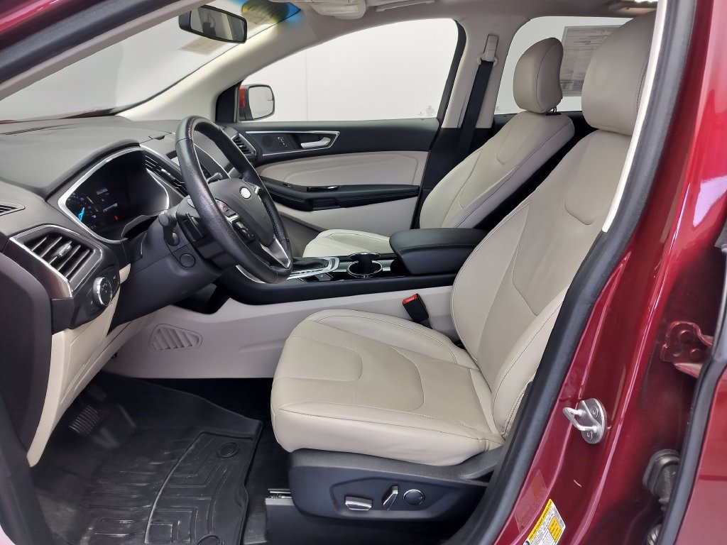 Used 2018 Ford Edge Titanium w/ Equipment Group 301A FWD image 8