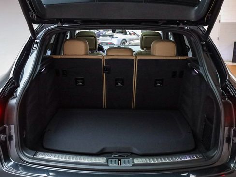 Certified 2025 Porsche Macan image 31