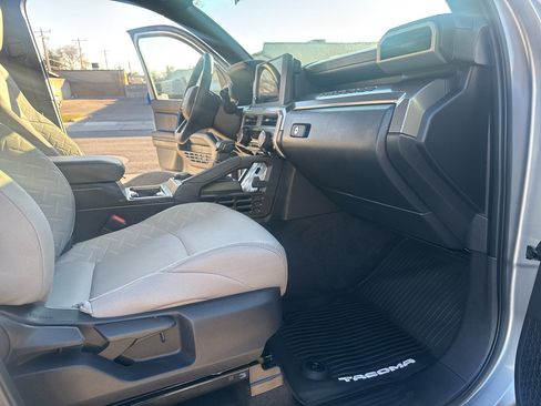 Used 2025 Toyota Tacoma SR5 image 21