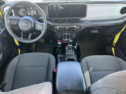 Used 2024 Jeep Gladiator Sport AWD/4WD image 13