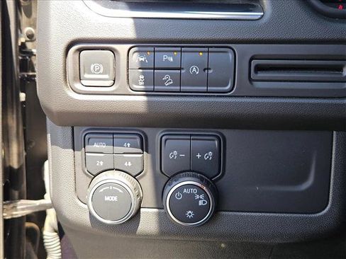 Used 2023 Chevrolet Tahoe Premier AWD/4WD image 16