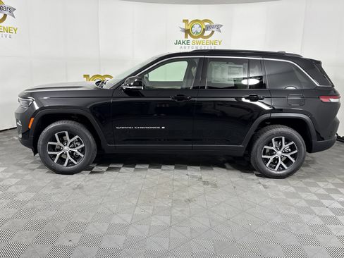 New 2025 Jeep Grand Cherokee Limited w/ Trailer Tow Package AWD/4WD image 5