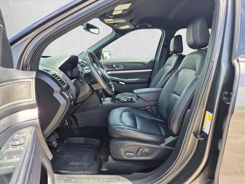 Used 2018 Ford Explorer XLT w/ Equipment Group 202A AWD/4WD image 16
