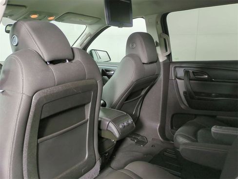 Used 2015 GMC Acadia SLE image 18