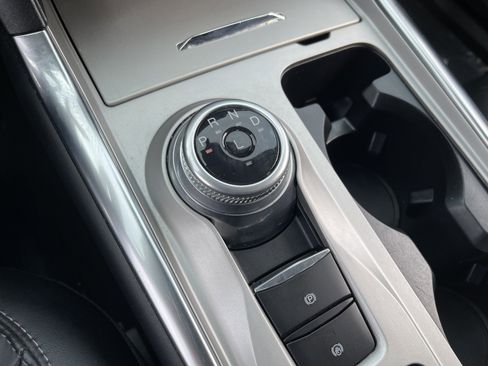 Used 2022 Ford Explorer XLT w/ Equipment Group 202A image 28