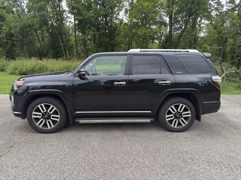 Used 2018 Toyota 4Runner Limited AWD/4WD image 3