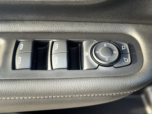 Used 2024 GMC Terrain SLE image 23