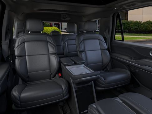 New 2025 Lincoln Navigator Reserve w/ Jet Appearance Package AWD/4WD image 11