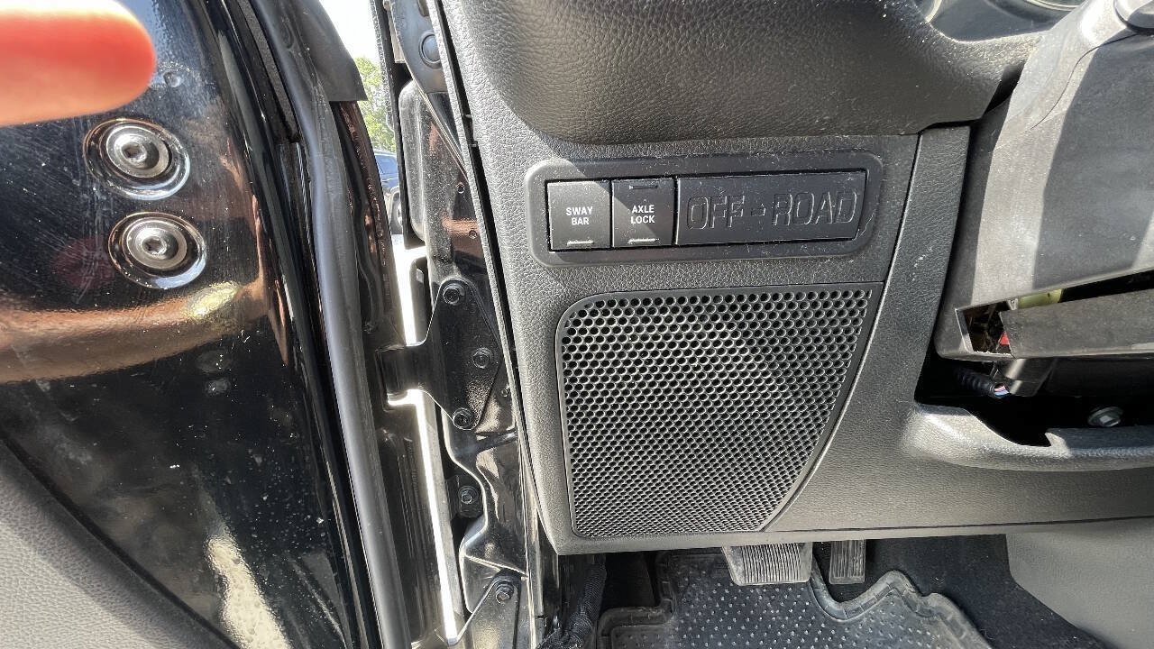 Used 2015 Jeep Wrangler Unlimited Rubicon w/ Connectivity Group AWD/4WD image 16