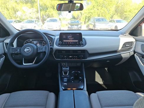 Certified 2023 Nissan Rogue SV FWD image 15