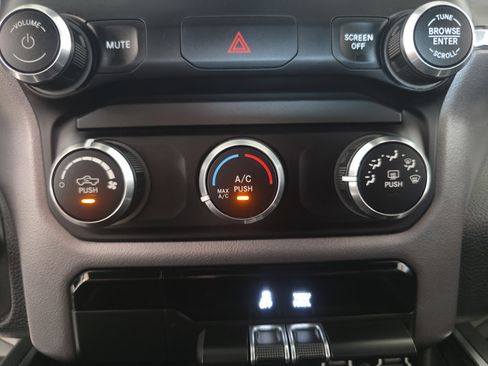 Used 2019 RAM 1500 Big Horn AWD/4WD image 19