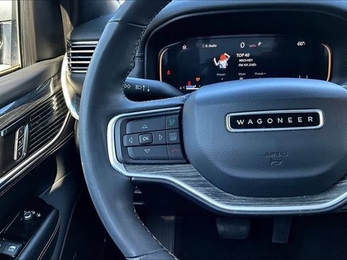 Used 2022 Jeep Wagoneer Series II AWD/4WD image 11