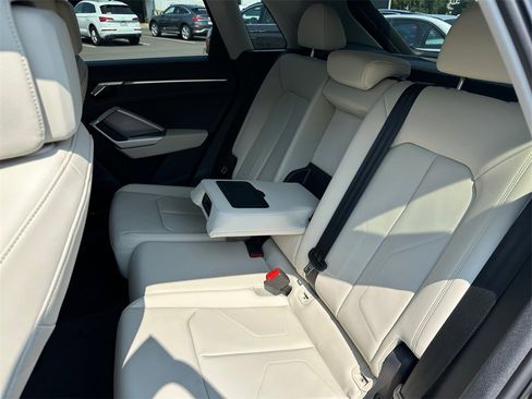 New 2025 Audi Q3 2.0T Premium image 28