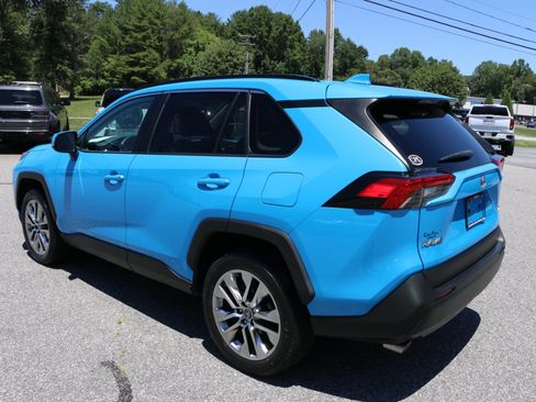 Used 2020 Toyota RAV4 XLE Premium FWD image 3