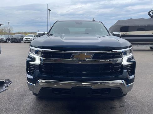 Used 2022 Chevrolet Silverado 1500 LT AWD/4WD image 2