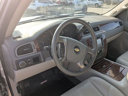 Used 2013 Chevrolet Avalanche LTZ RWD image 9