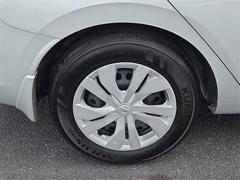 Used 2025 Nissan Versa S w/ Trunk Package image 29