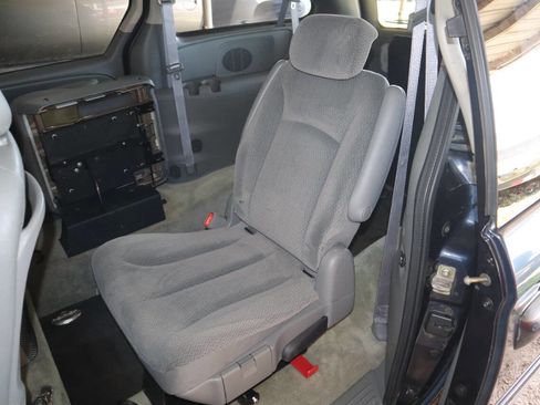 Used 2007 Chrysler Town & Country Touring w/ Leather Interior Group image 31