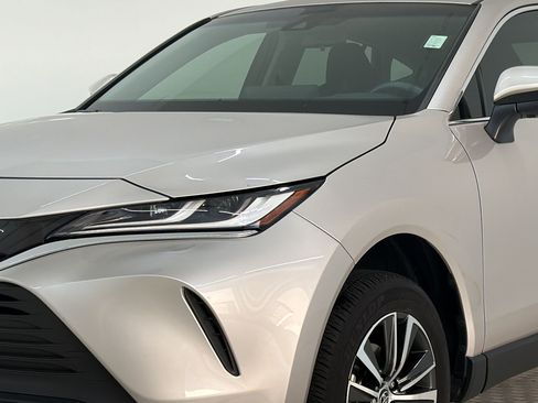 Used 2023 Toyota Venza LE AWD/4WD image 12