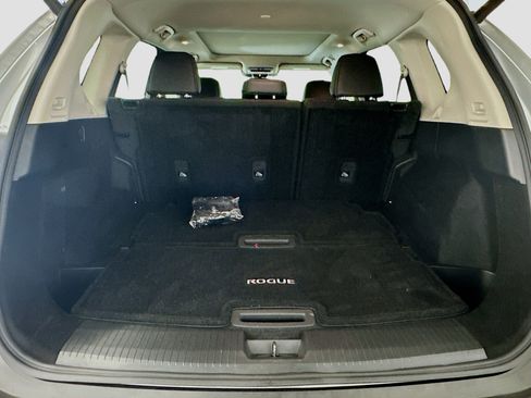 Used 2023 Nissan Rogue SL w/ SL Premium Package image 31