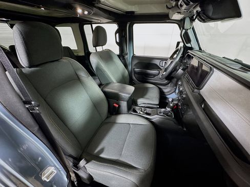 Used 2024 Jeep Wrangler Unlimited image 25