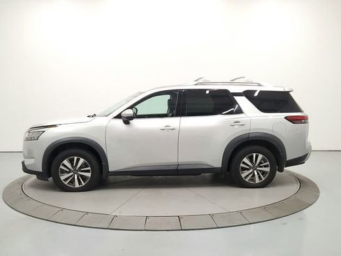 Used 2022 Nissan Pathfinder SL AWD/4WD image 4