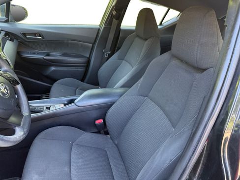 Used 2019 Toyota C-HR LE FWD image 11