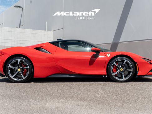 Used 2022 Ferrari SF90 Stradale AWD/4WD image 8