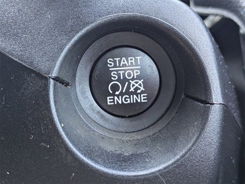 Used 2021 Jeep Compass Latitude image 32