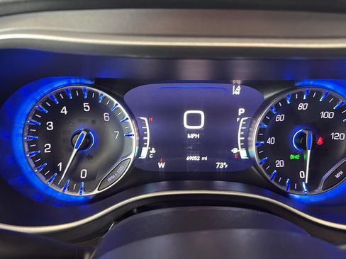 Used 2023 Chrysler Pacifica Touring-L FWD image 16