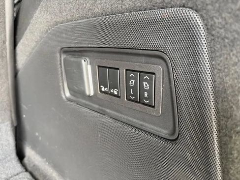 Used 2023 Cadillac Escalade Premium Luxury AWD/4WD image 34