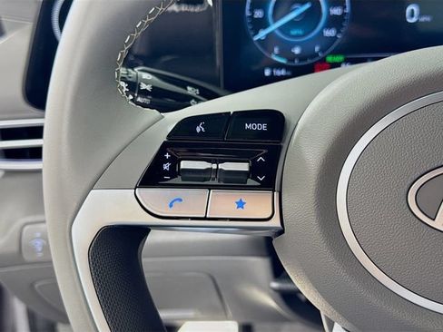 New 2025 Hyundai Elantra SEL FWD image 15