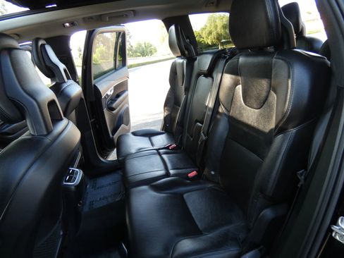 Used 2020 Volvo XC90 T6 Momentum image 45