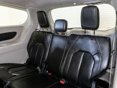 Used 2023 Chrysler Pacifica Touring-L FWD image 24