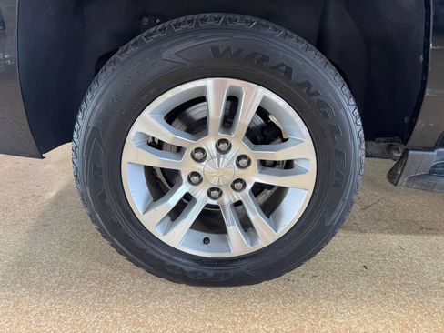 Used 2019 Chevrolet Suburban LT RWD image 52