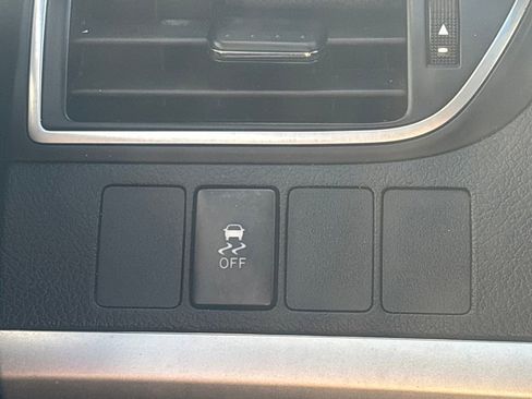 Used 2017 Toyota Camry SE image 22