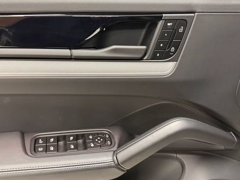 Certified 2026 Porsche Cayenne E-Hybrid Coupe AWD/4WD image 40