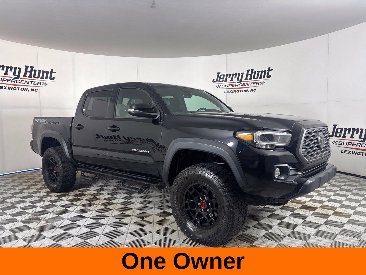 Used 2021 Toyota Tacoma TRD Off-Road w/ TRD Premium Off Road Package AWD/4WD image 4