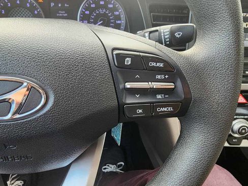 Used 2020 Hyundai Elantra SE FWD image 15