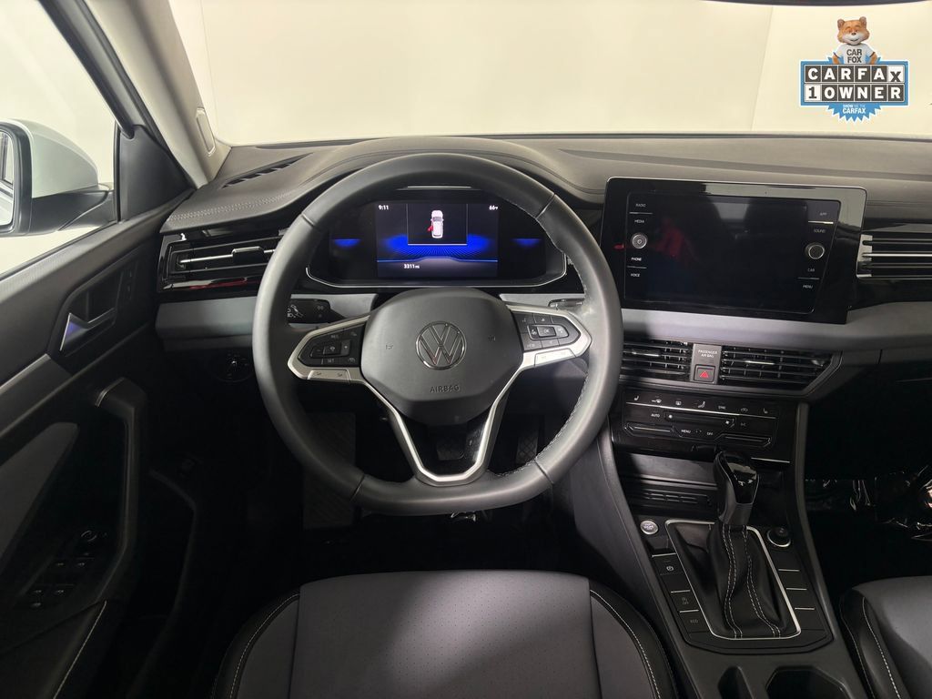 Used 2026 Volkswagen Jetta SE FWD image 15