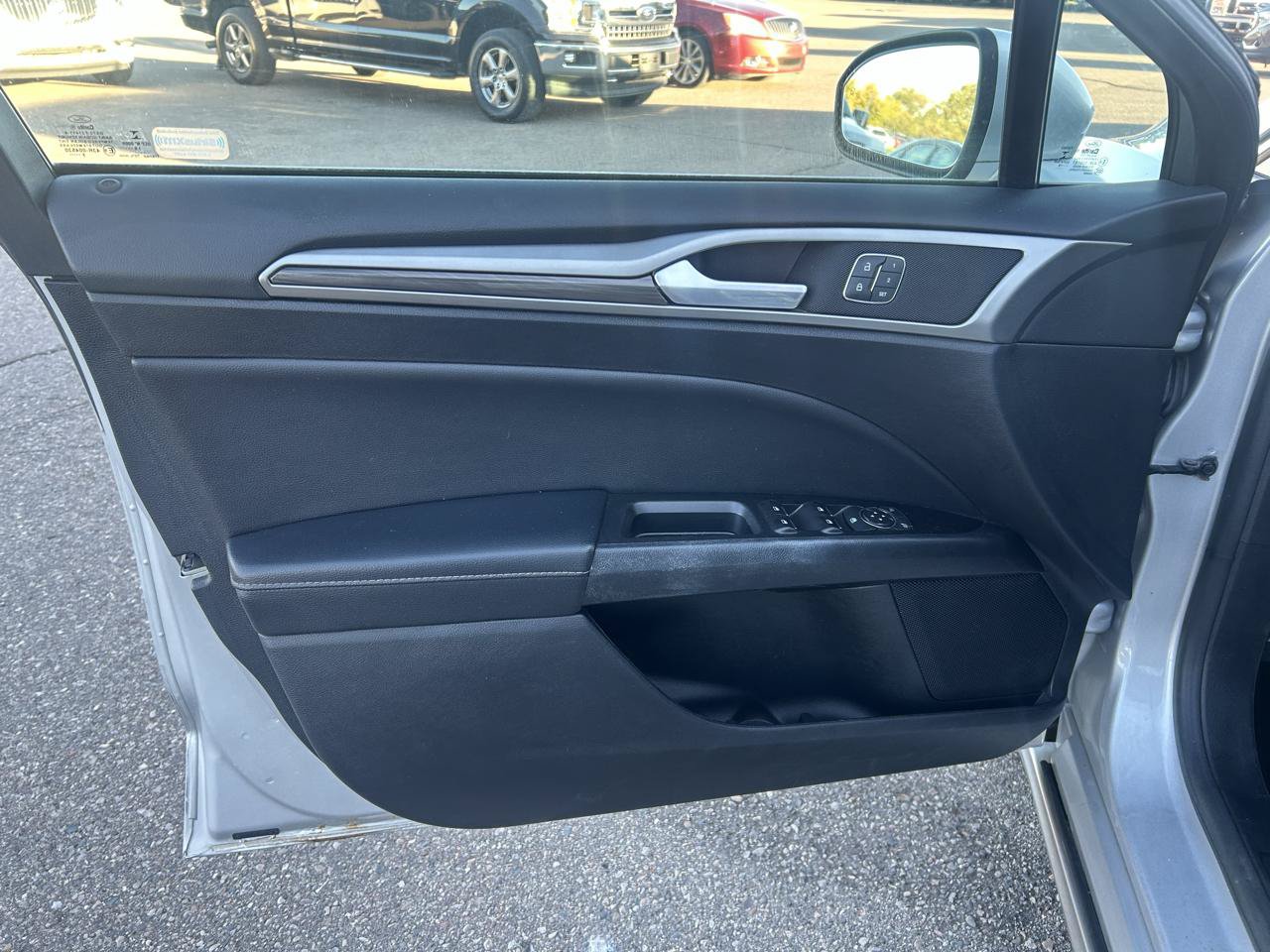 Used 2019 Ford Fusion SEL FWD image 14