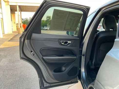 Used 2019 Volvo XC60 T5 R-Design FWD image 19