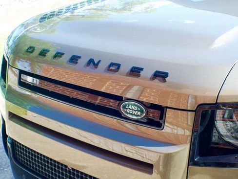 Used 2023 Land Rover Defender 110 X-Dynamic SE AWD/4WD image 12