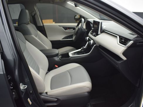 Used 2023 Toyota RAV4 XLE Premium image 10