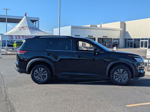 Certified 2024 Nissan Pathfinder SV image 7