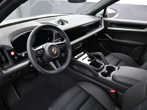 New 2026 Porsche Cayenne Coupe AWD/4WD image 4