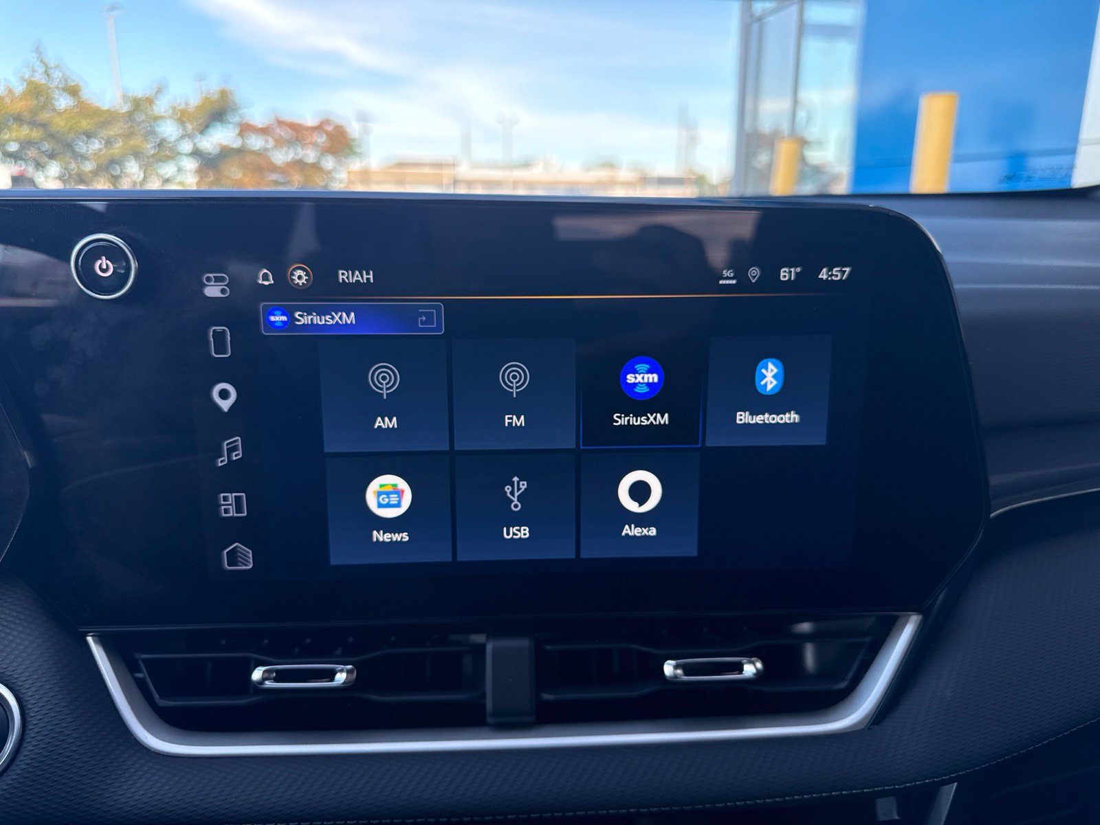Used 2025 Chevrolet Equinox LT w/ Safety and Technology Package FWD image 23