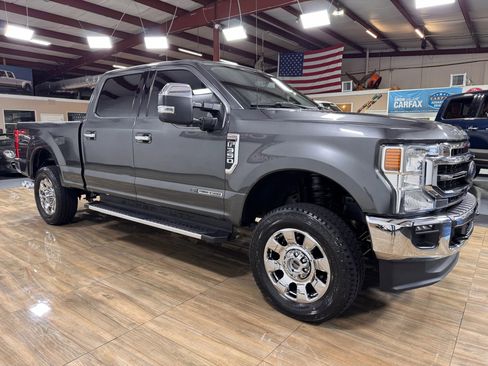 Used 2020 Ford F350 Lariat w/ Chrome Package image 3