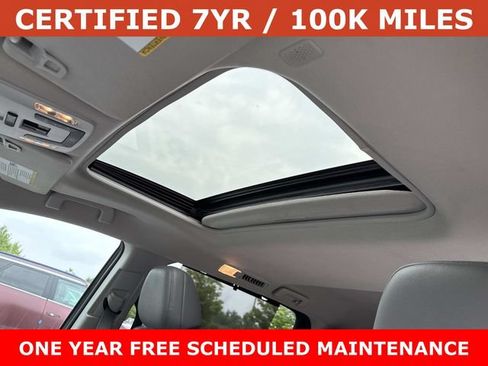 Used 2024 Toyota Sienna XLE FWD image 16