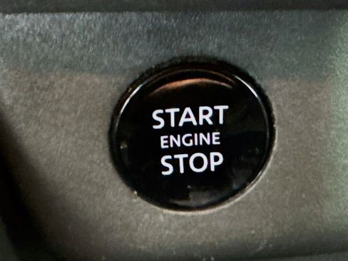 Used 2024 Nissan Rogue SV FWD image 19